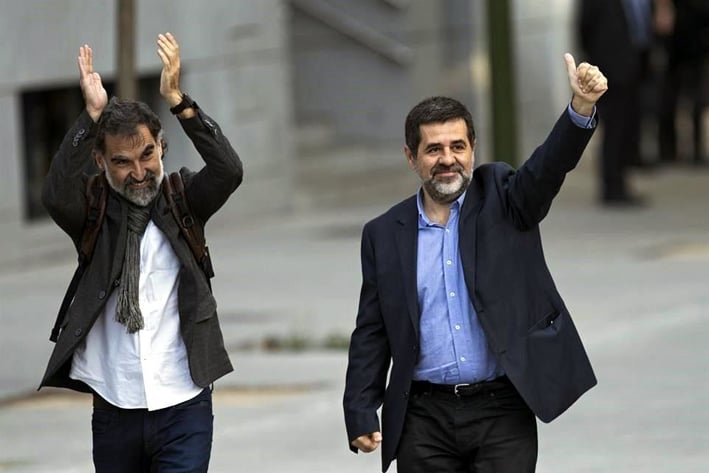 Ordenan prisión para líderes catalanes