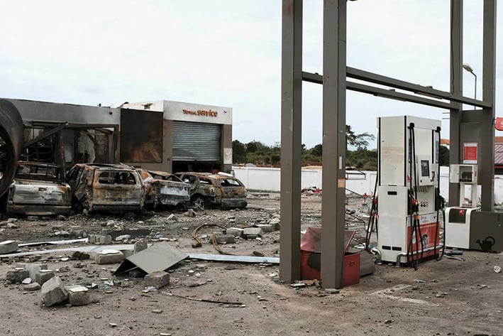 Suman 6 muertos por explosión de gasolinera