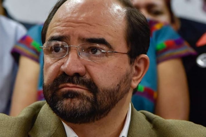 Anuncia Álvarez Icaza que no va como independiente