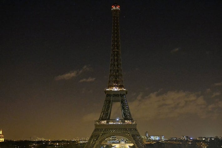 Apaga sus luces la Torre Eiffel