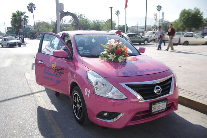 Arranca en Monclova ‘Taxi Rosa’