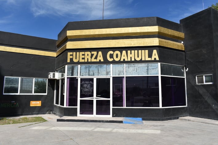 Despoja Fuerza Coahuila de vehículo a familia