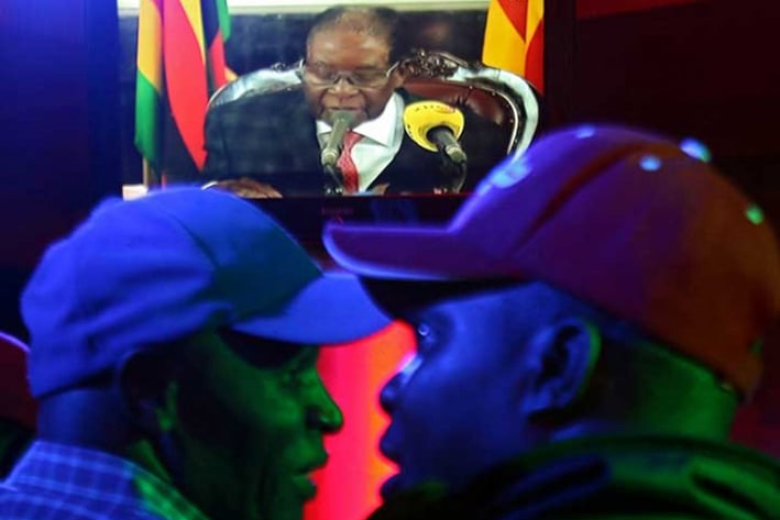 Mugabe se aferra al poder