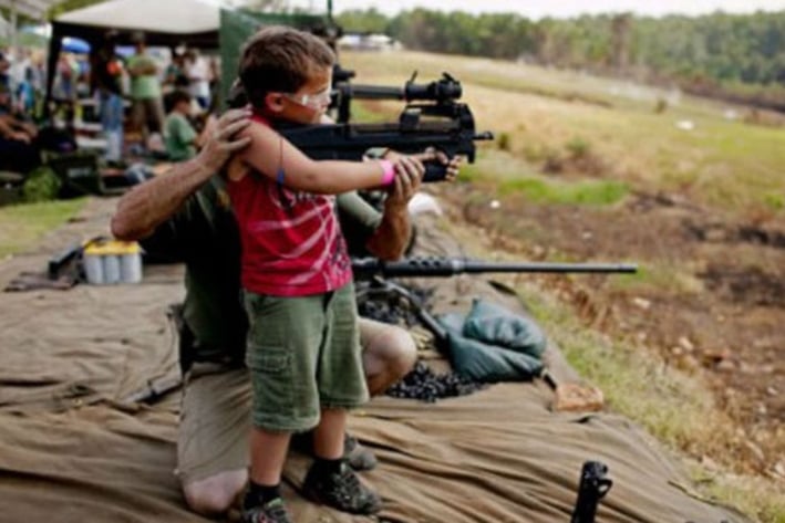 Podrán niños usar armas para cazar