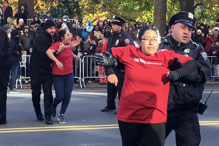 Protestan por dreamers en desfile de NY