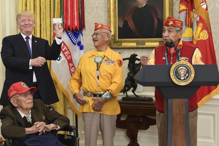 Llama Donald Trump a senadora ‘Pocahontas’