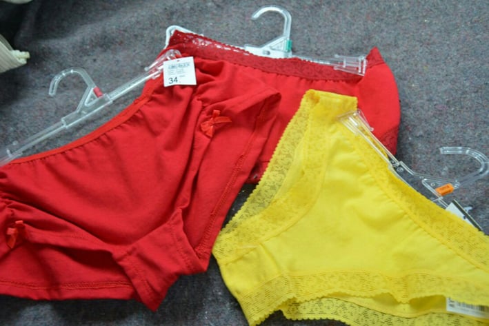 Aumenta venta de ropa interior rojo y amarillo