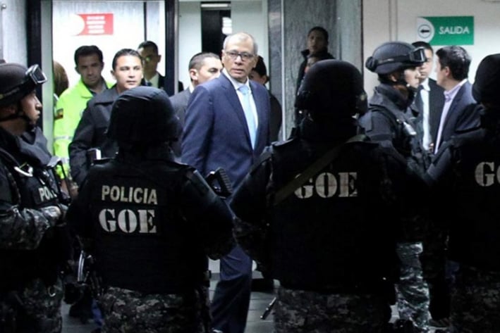 Dan 6 años de cárcel a vicepresidente de Ecuador