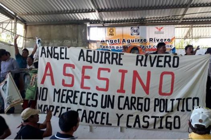 Gritan asesino a Ángel Aguirre en acto de campaña