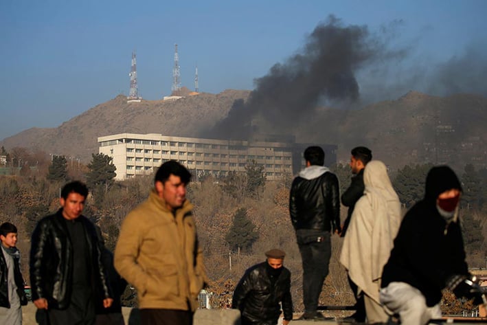 Van más de 30 muertos por ataque talibán en Kabul
