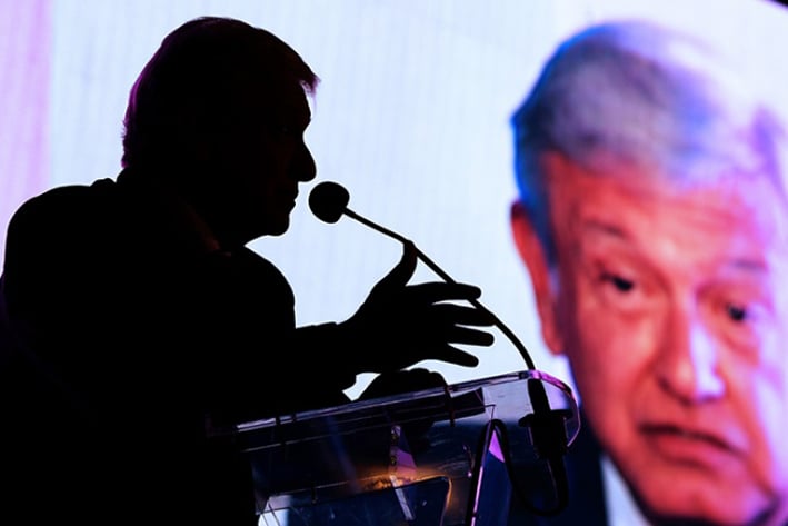 Presume López Obrador dominio en las encuestas