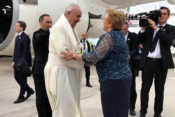 Inicia el Papa gira en Chile