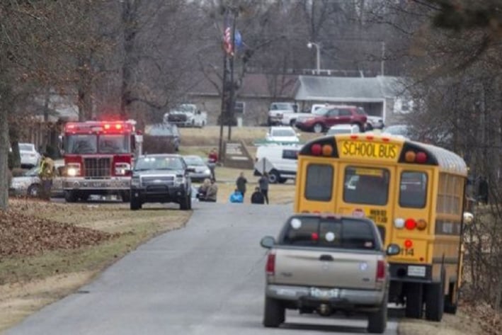 Deja 2 muertos tiroteo en escuela de Kentucky