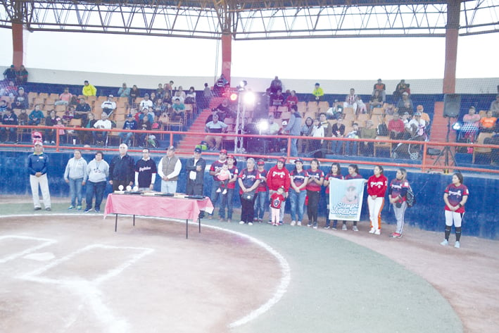 Inauguran softbol municipal