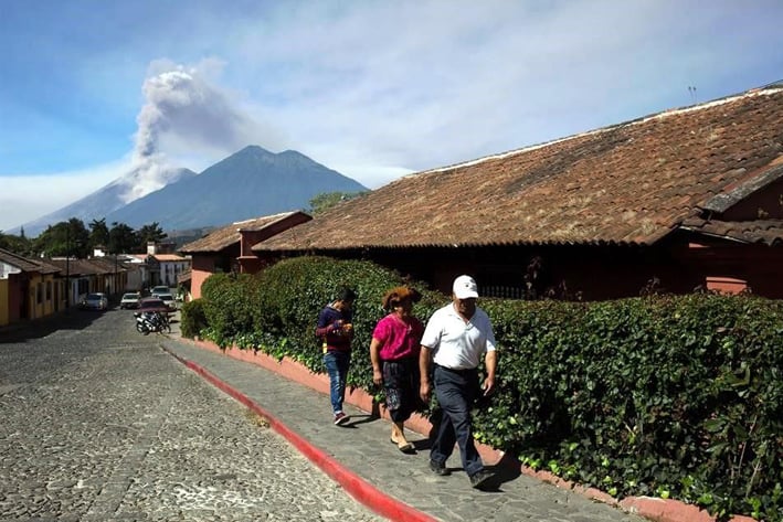 Hace erupción el volcán de Fuego en Guatemala