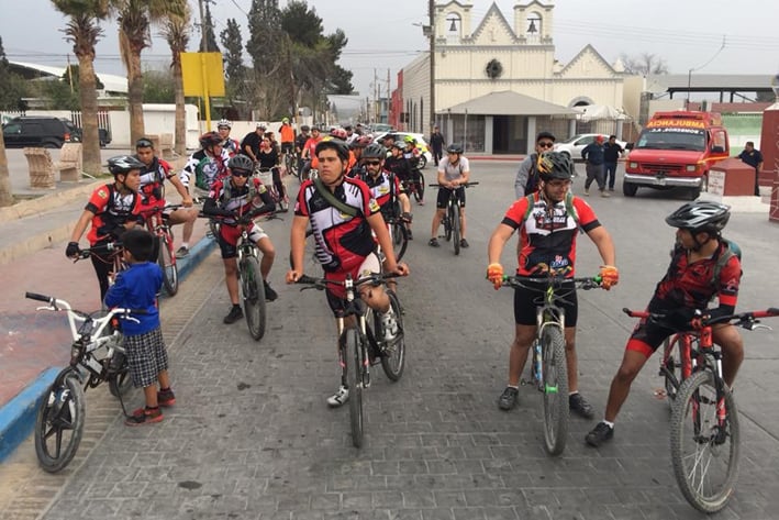 Participan en la rodada recreativa más de 50 ciclistas