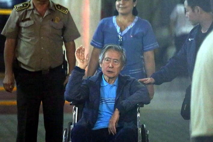 Enfrenta Fujimori juicio pese a indulto