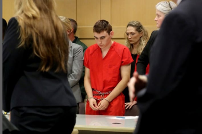 Acusan de 17 cargos de asesinato al autor de matanza en Florida
