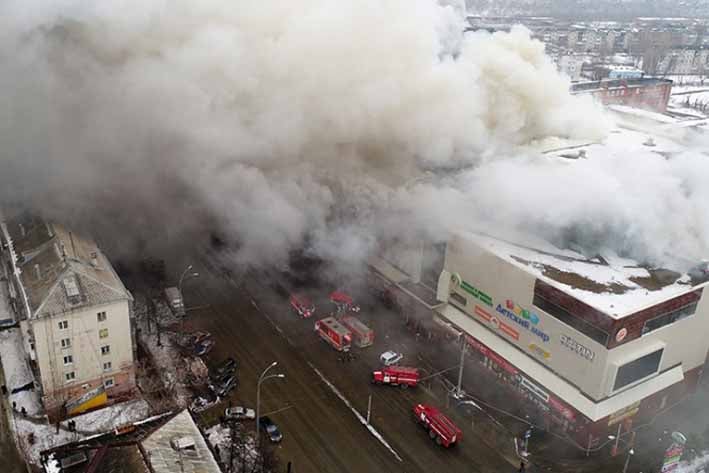 37 muertos por incendio en centro comercial ruso
