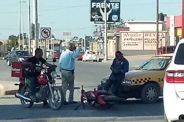 Taxista derriba a motociclista