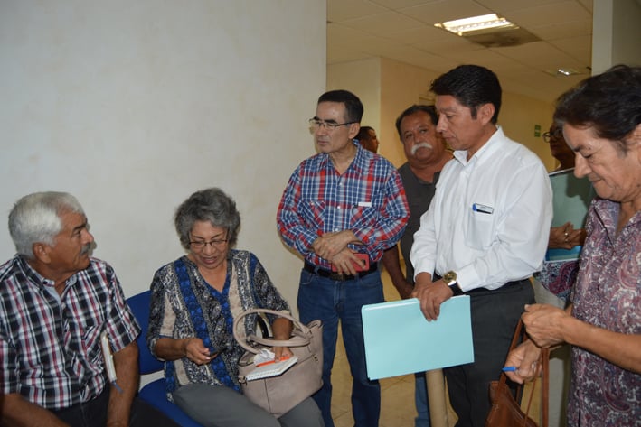 Familias de Acatlán solicitan electrificación y agua potable