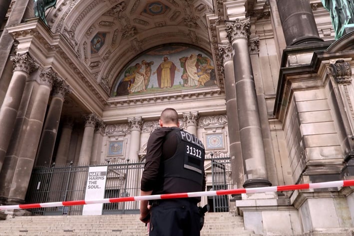 Dos heridos tras tiroteo en catedral de Berlín