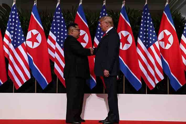 Trump y Kim se dan la mano al inicio de la histórica cumbre