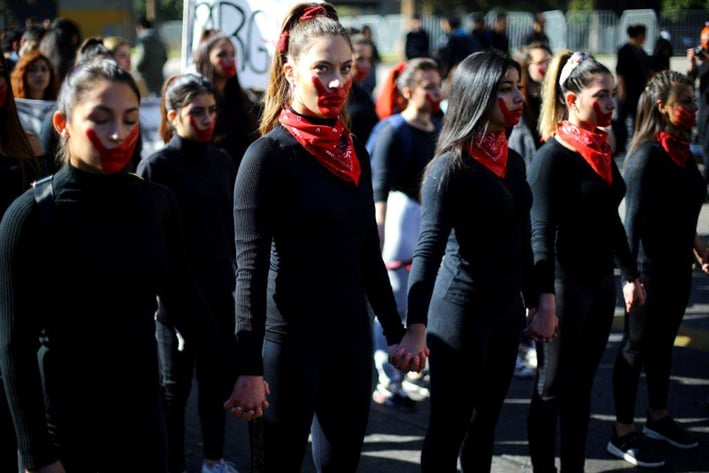 Marchan 15 mil personas en Chile por educación no sexista