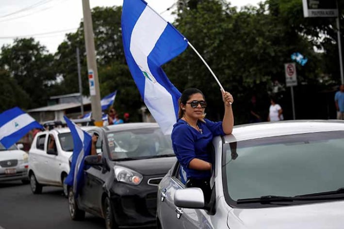 Nicaragüenses atiborran gasolineras tras anuncio de paro