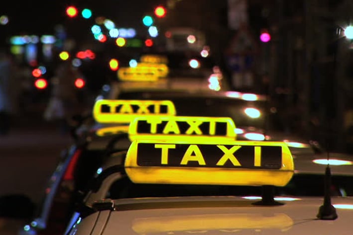 Temen taxistas trabajar por las noches