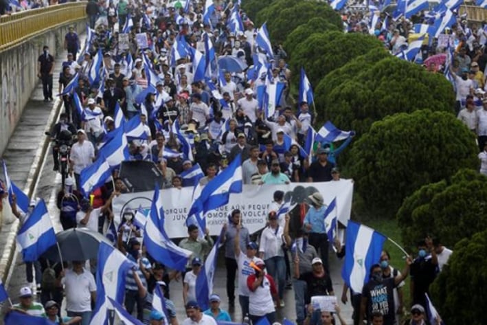 Miles de personas marchan en Nicaragua contra el Gobierno