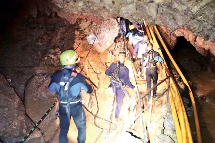 Se inclinan por rescate urgente de niños en cueva
