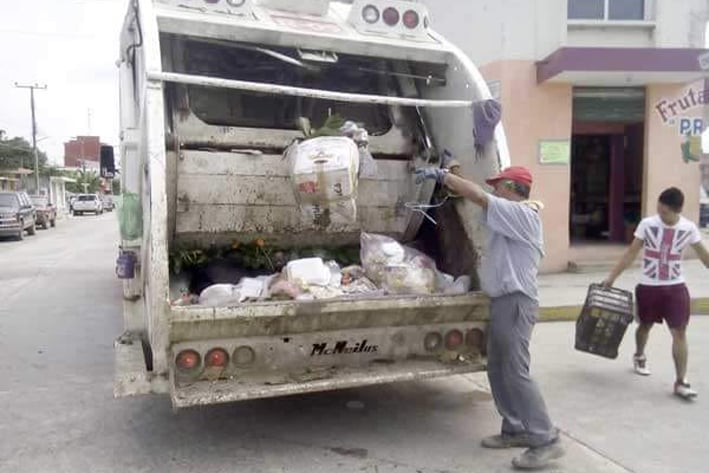 Solicita Limpieza un camión recolector