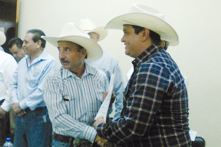 Entrega SAGARPA apoyos a productores de Castaños