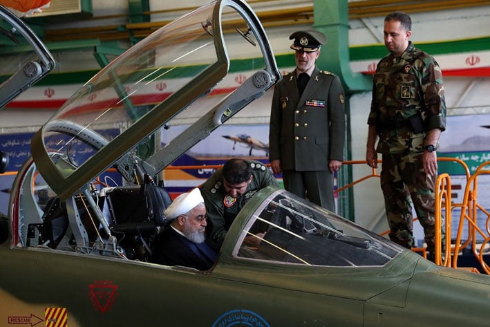 Presenta Irán avión de combate