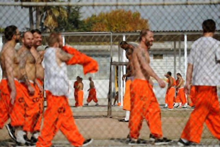 Demandan presos a gobierno en California