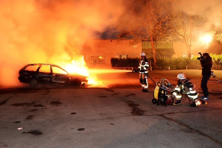 Jóvenes queman en una noche 80 coches