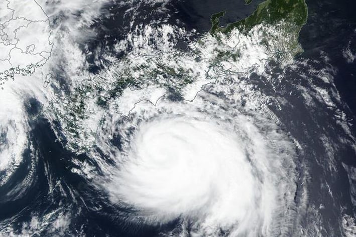Cancelan unos 200 vuelos en Japón por tifón 'Cimaron'