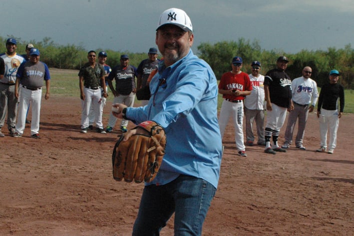 Inauguran béisbol Gerardo García