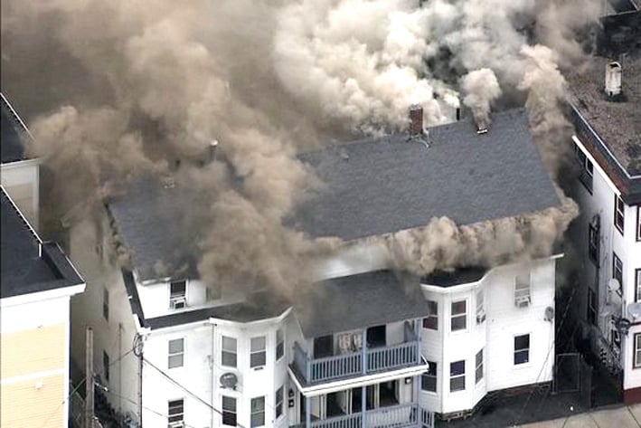 Evacuan a residentes en Massachusetts tras multiples explosiones