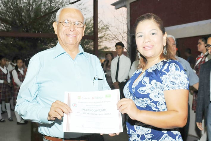 Reconocen apoyo incondicional del Alcalde Paredes