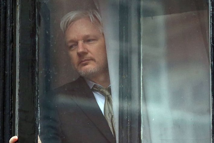 Revelan plan para sacar a Julian Assange