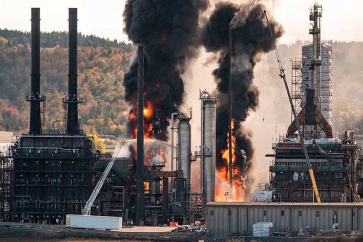 Se incendia una de las refinerías más grandes de Canadá