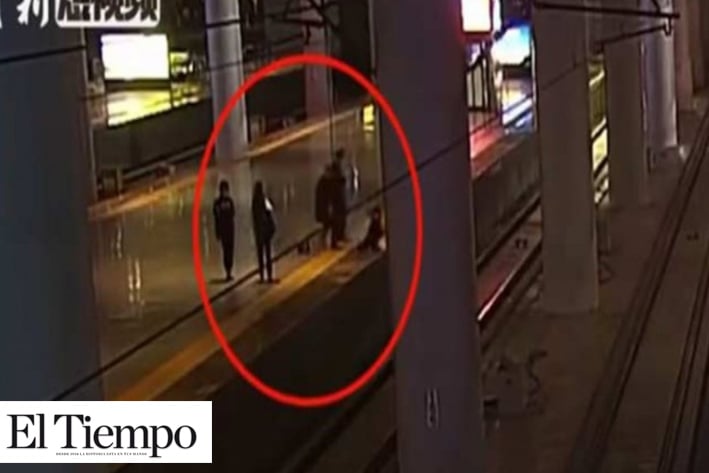 Mujer saltó a las vías del tren, todo para asustar a su novio