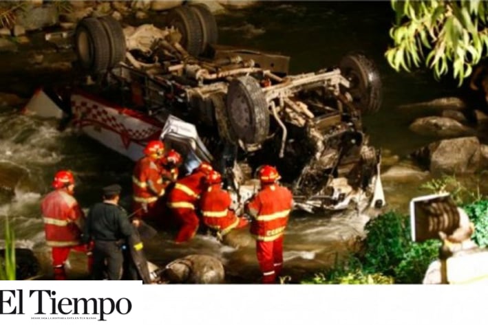 Camioneta cae a abismo en Perú; al menos 7 muertos