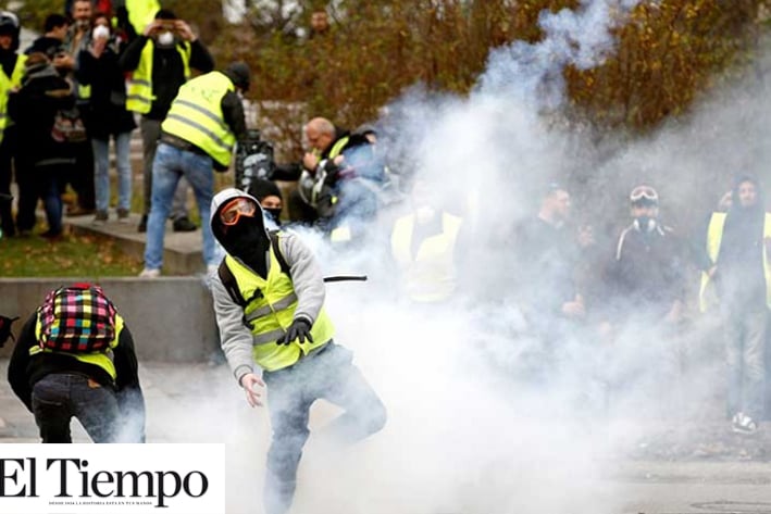 Arrestan a 220 en Francia durante protestas de 'chalecos amarillos'