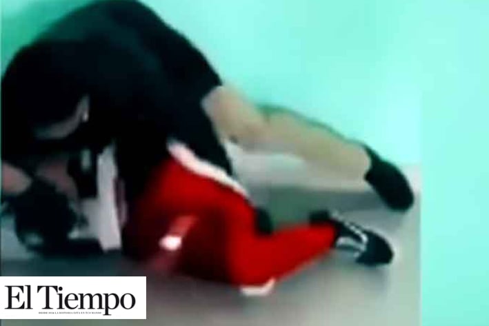 Profesor golpea y azota contra el suelo a alumno en Guanajuato