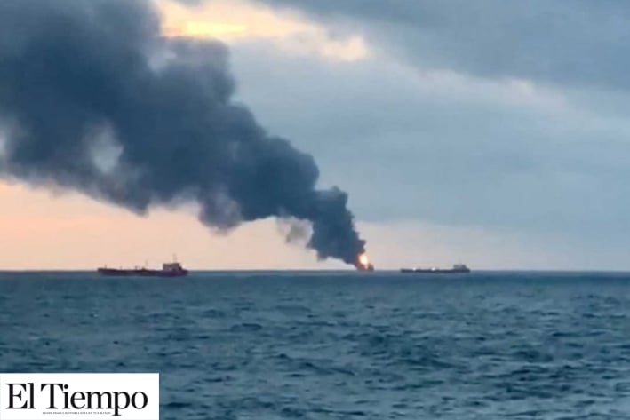 Dos barcos se incendian en el Mar Negro; al menos 10 muertos