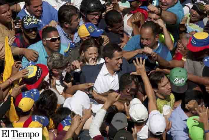 Guaidó alienta a más militares a abandonar a Maduro