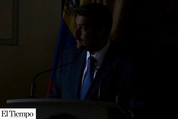 Le cortan la luz a Maduro en plena conferencia de prensa